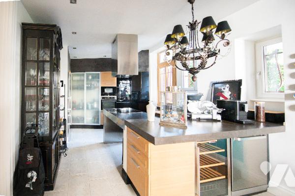 centre ville Remiremont, magnifique maison bourgeoise de 1904 , terrain attenant aménagé de 462 m²