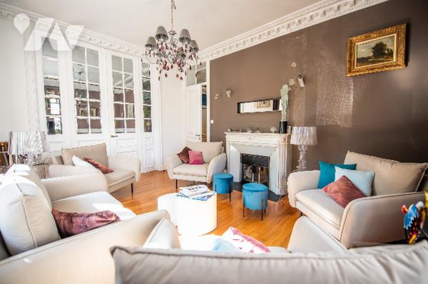 centre ville Remiremont, magnifique maison bourgeoise de 1904 , terrain attenant aménagé de 462 m²