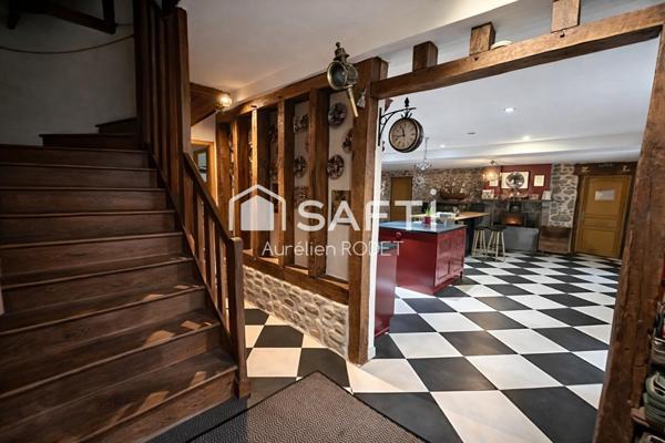 Maison authentique, grand volumes, 7 chambres.