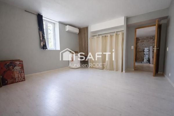 Maison authentique, grand volumes, 7 chambres.