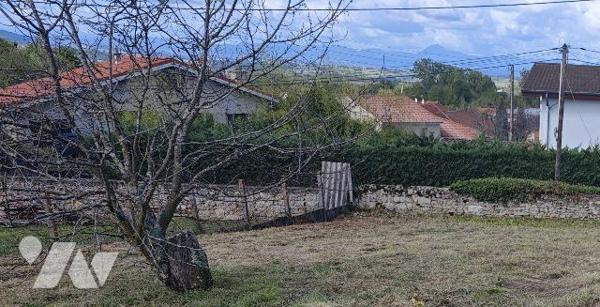 L'Office Notarial vous propose à la vente un terrain constructible de 816 m², idéalement ...