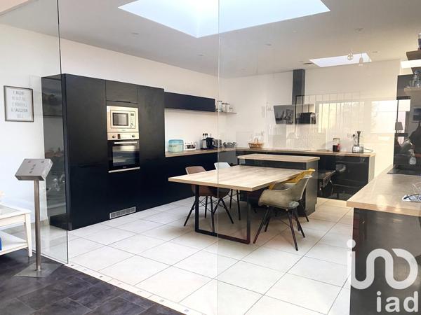 Maison d’architecte 5 pièces de 308 m² à Rochefort (17300)