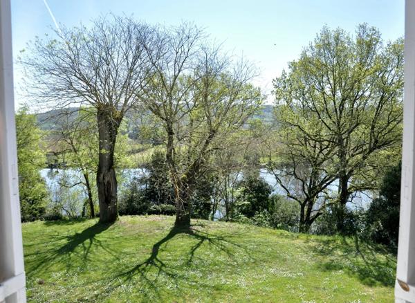 Château Classé de 1840 avec Dépendance et Installations Équestres sur 5,11 ha