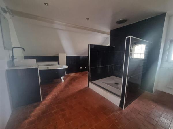 Maison  11 pièce(s) 241 m2