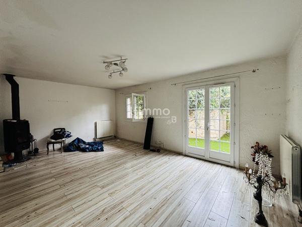 Maison avec jardin, piscine et commerces à pied