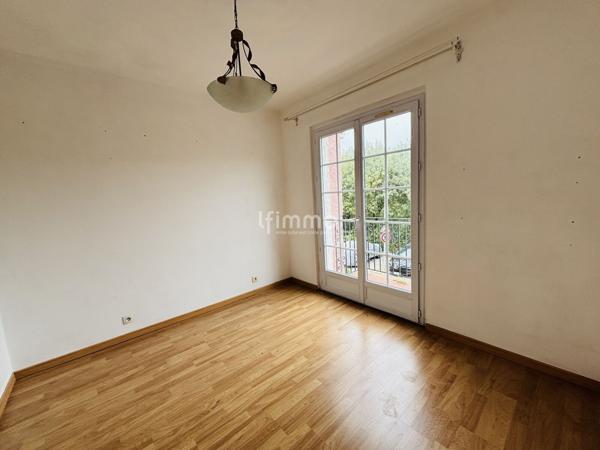 Maison avec jardin, piscine et commerces à pied