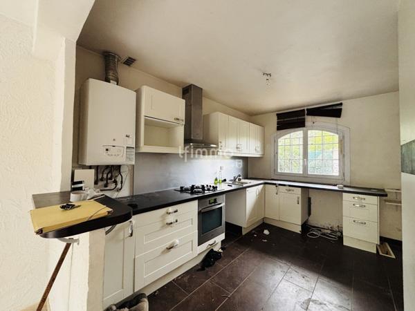 Maison avec jardin, piscine et commerces à pied