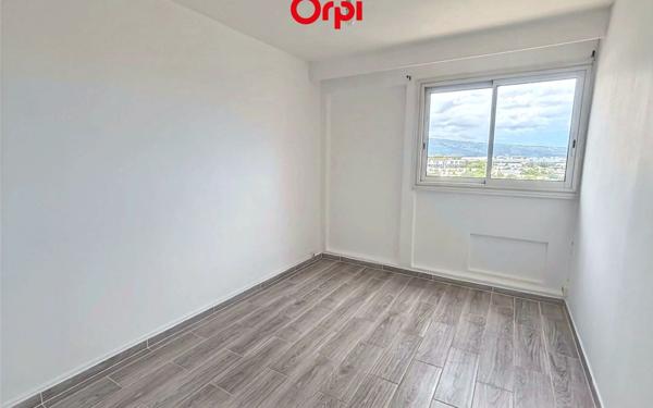 Appartement à vendre    3 pièces • 90 m2 Le Port