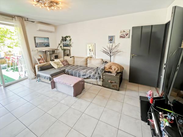 SEPTEMES LES VALLONS - Appartement T3 de 66.15m2, avec une terrasse de 18m2.
