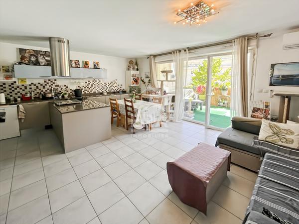 SEPTEMES LES VALLONS - Appartement T3 de 66.15m2, avec une terrasse de 18m2.