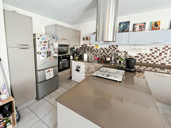 SEPTEMES LES VALLONS - Appartement T3 de 66.15m2, avec une terrasse de 18m2.