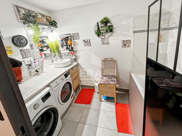SEPTEMES LES VALLONS - Appartement T3 de 66.15m2, avec une terrasse de 18m2.