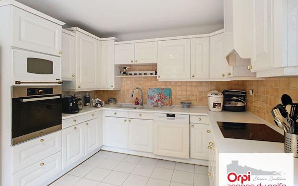 Appartement à vendre    6 pièces • 183,39 m2 Bastelicaccia