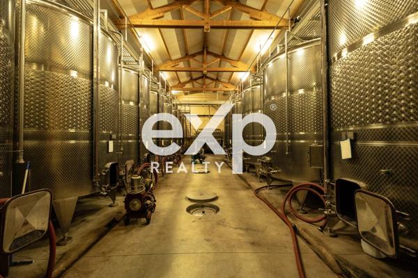 Vente Exceptionnelle d'un Domaine Viticole : Cave à Vin et 2 appartements