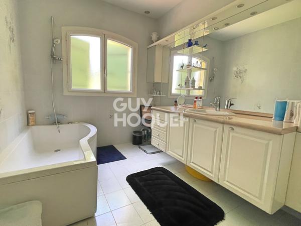 Propriété 4 faces, 200 m² habitables, 6 chambres, double garage, parcelle 1950 m²