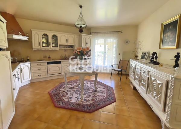 Propriété 4 faces, 200 m² habitables, 6 chambres, double garage, parcelle 1950 m²