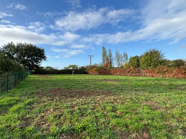 SAINT-LYPHARD - TERRAIN DE 1 400 M² AVEC VUE DÉGAGÉE !