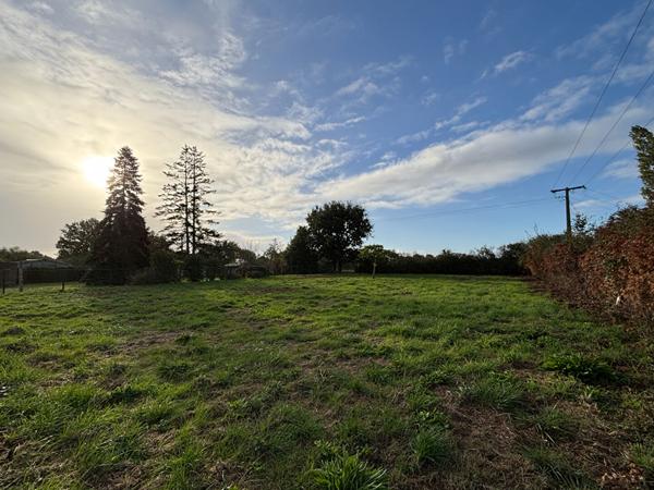 SAINT-LYPHARD - TERRAIN DE 1 400 M² AVEC VUE DÉGAGÉE !