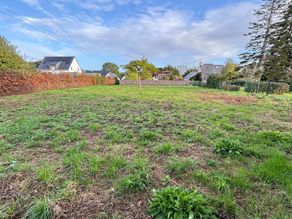 SAINT-LYPHARD - TERRAIN DE 1 400 M² AVEC VUE DÉGAGÉE !