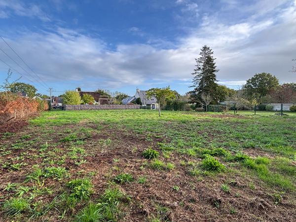 SAINT-LYPHARD - TERRAIN DE 1 400 M² AVEC VUE DÉGAGÉE !