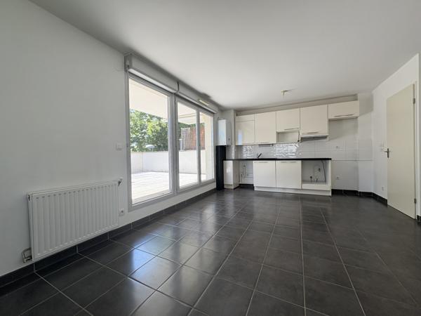 Appartement
         2 pièces
        - 43 m² 177 000 € *