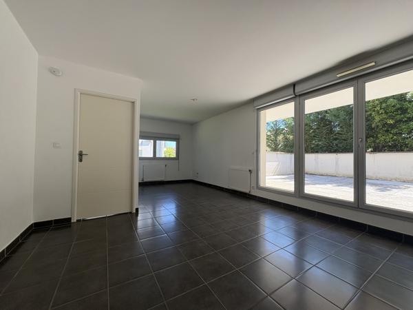 Appartement
         2 pièces
        - 43 m² 177 000 € *