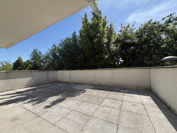 Appartement
         2 pièces
        - 43 m² 177 000 € *