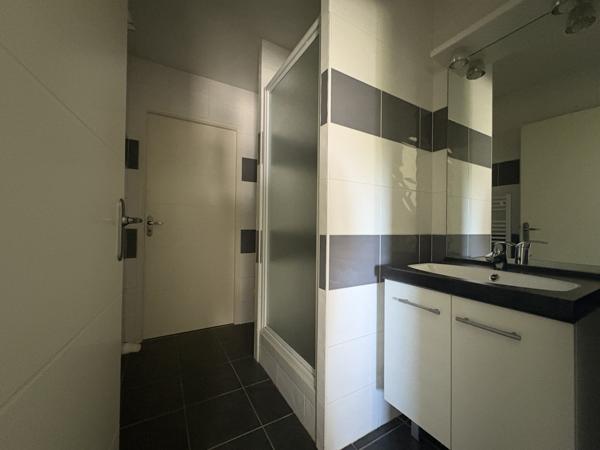 Appartement
         2 pièces
        - 43 m² 177 000 € *
