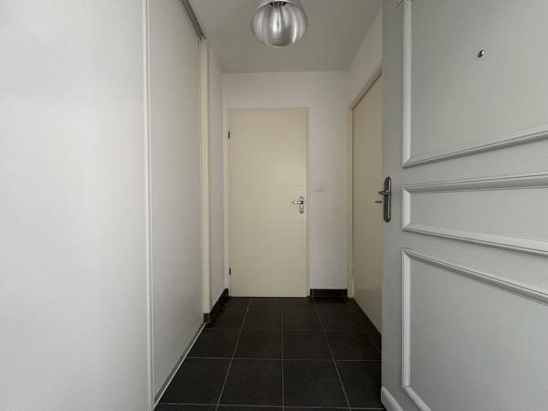 Appartement
         2 pièces
        - 43 m² 177 000 € *