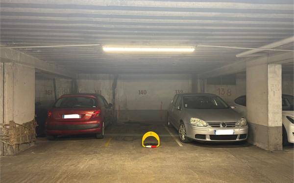 Stationnement à louer