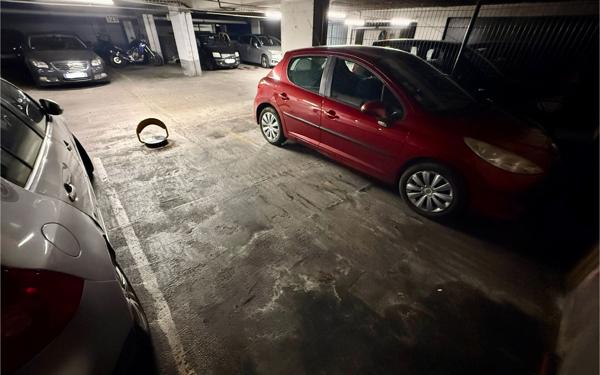 Stationnement à louer