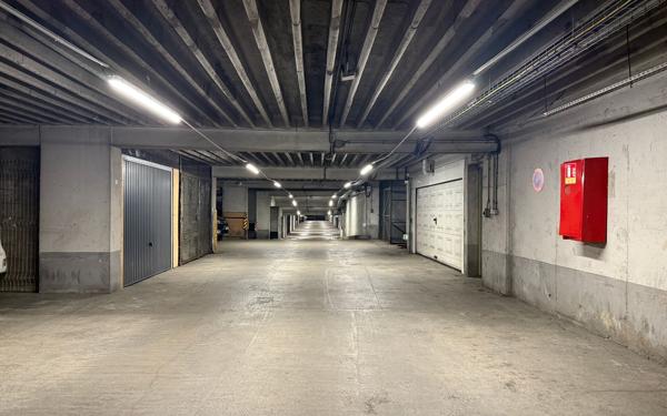 Stationnement à louer