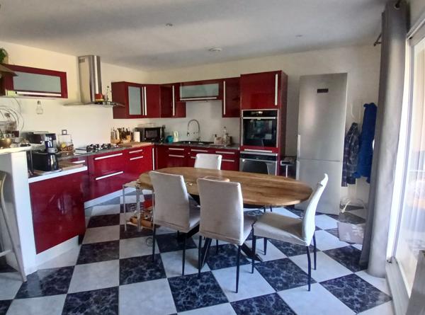 Maison de plain pied avec semi sous sol Secteur Champniers