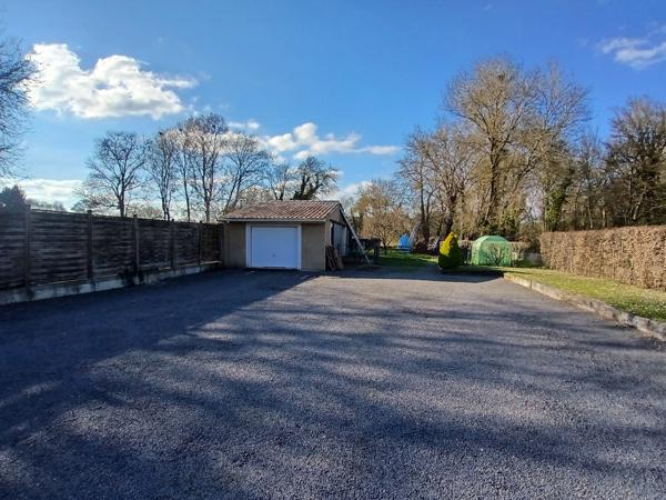 Maison de plain pied avec semi sous sol Secteur Champniers
