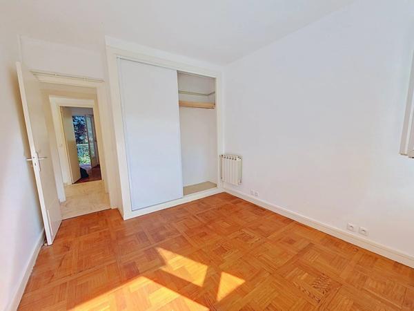 Vente                                                      Appartement
                        
                     3 pièces                      58 m2                     à Cannes