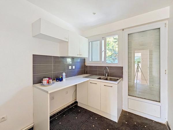 Vente                                                      Appartement
                        
                     3 pièces                      58 m2                     à Cannes