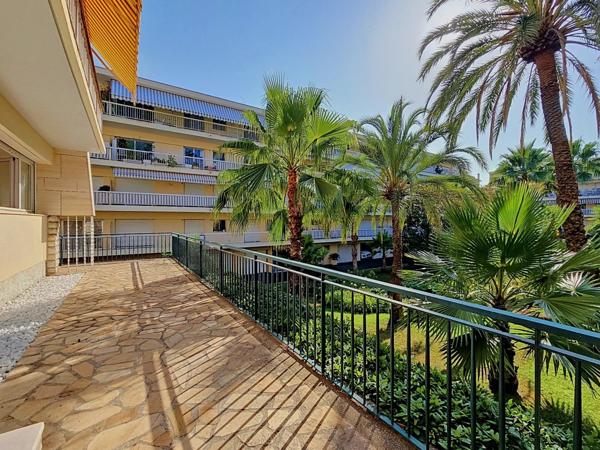 Vente                                                      Appartement
                        
                     3 pièces                      58 m2                     à Cannes