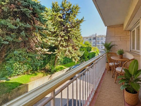 Vente                                                      Appartement
                        
                     3 pièces                      58 m2                     à Cannes