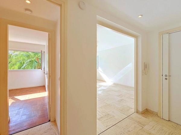 Vente                                                      Appartement
                        
                     3 pièces                      58 m2                     à Cannes