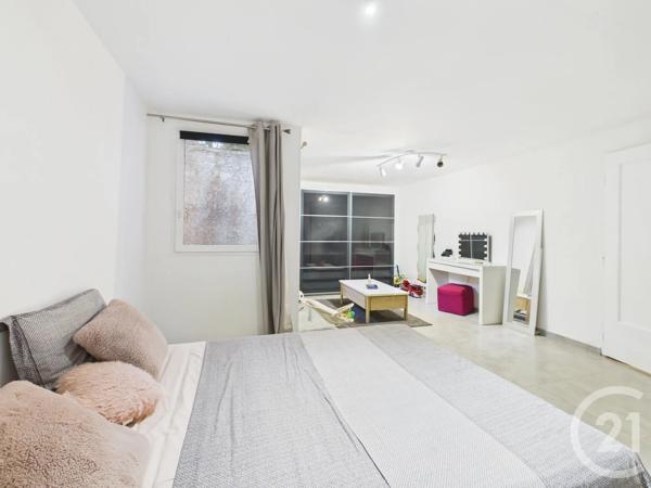 Maison à vendre  6 pièces - 181,10 m 2   LA VALETTE DU VAR  - 83