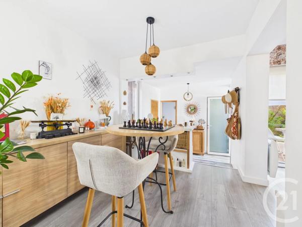Maison à vendre  6 pièces - 181,10 m 2   LA VALETTE DU VAR  - 83