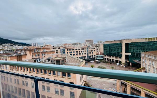 Appartement à vendre    2 pièces • 47 m2 Toulon