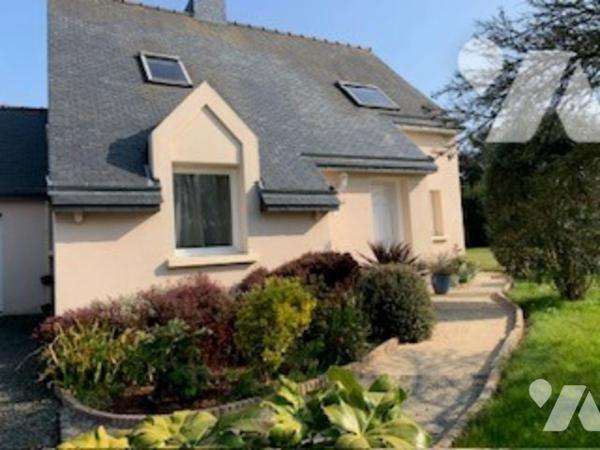 Maison de style contemporain, 5 chambres, chauffage au sol et bois, terrain et abri jardin