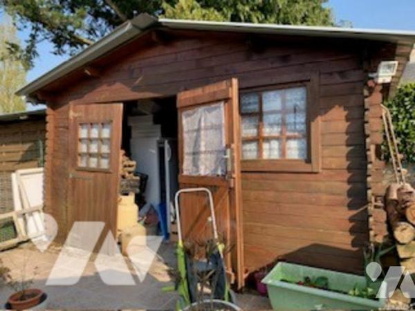 Maison de style contemporain, 5 chambres, chauffage au sol et bois, terrain et abri jardin