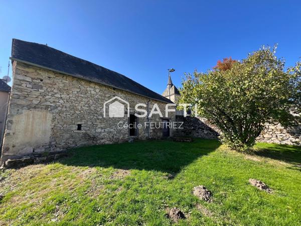 Maison de bourg avec dépendance et terrain