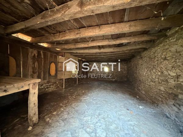 Maison de bourg avec dépendance et terrain