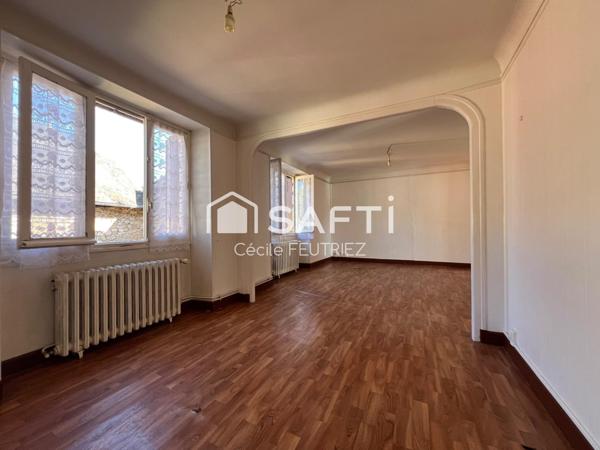 Maison de bourg avec dépendance et terrain