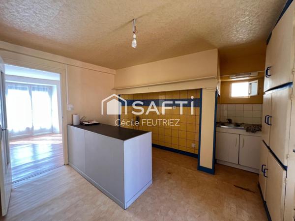 Maison de bourg avec dépendance et terrain