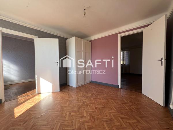 Maison de bourg avec dépendance et terrain