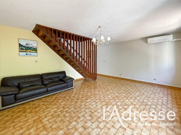 Maison mitoyenne Type 4 avec garage attenant et dépendance sur jardin